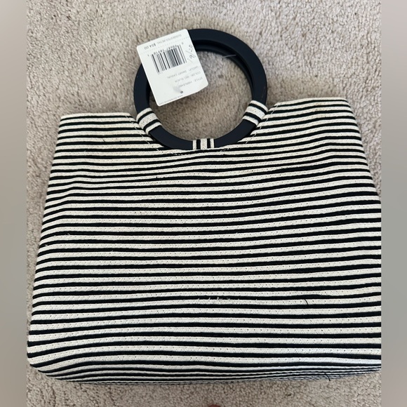 Liz Claiborne stripes bag. Great condition - Picture 1 of 3